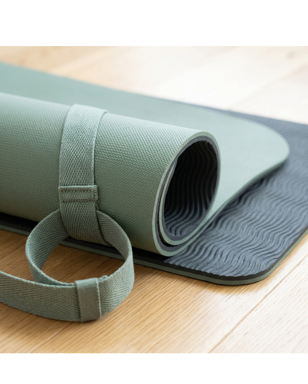Vearoom Dual-Texture TPE Yoga Mat 183 x 61 x 0.6 cm with Strap Sage - Detail view
